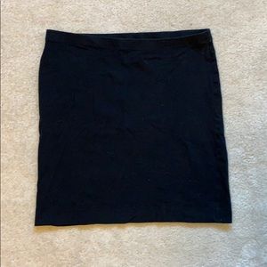 Black basic skirt